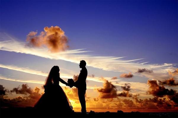 تجارب ناجحة للزواج من خلال مواقع التعارف في الإمارات - عوامل يجب النظر إليها عند الاختيار